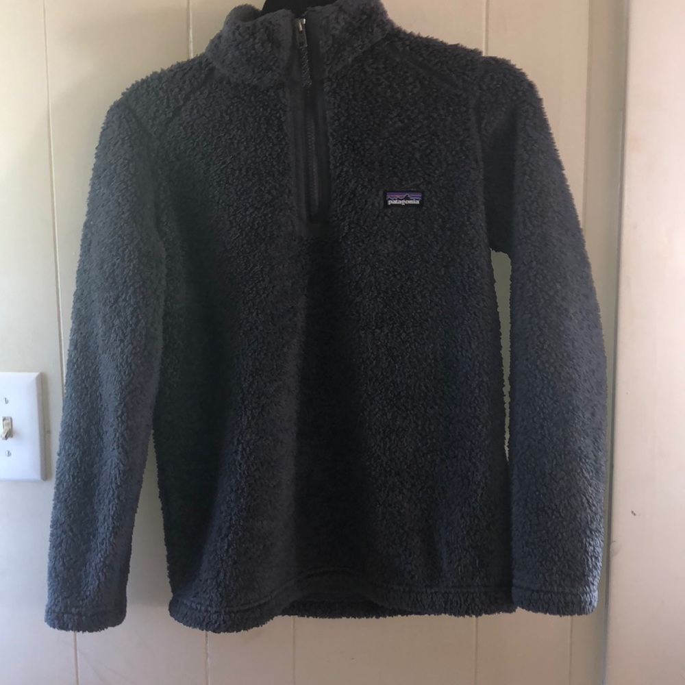 Patagonia like new! gray Sherpa quarter zip up boys size L